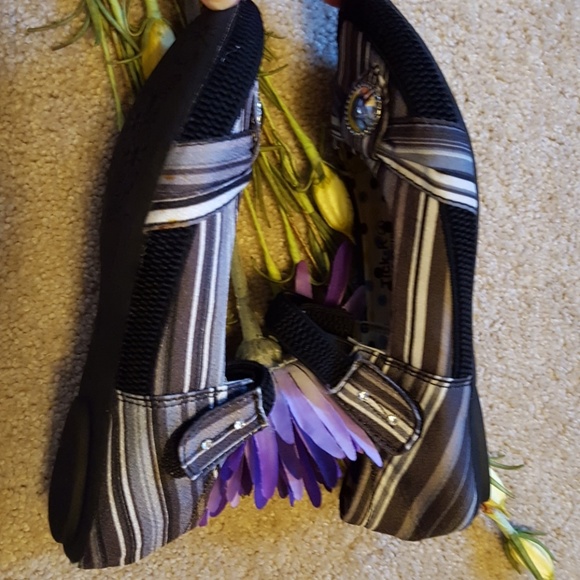 Girls Marilyn Moda flat shoes size 3/4 - Picture 6 of 8